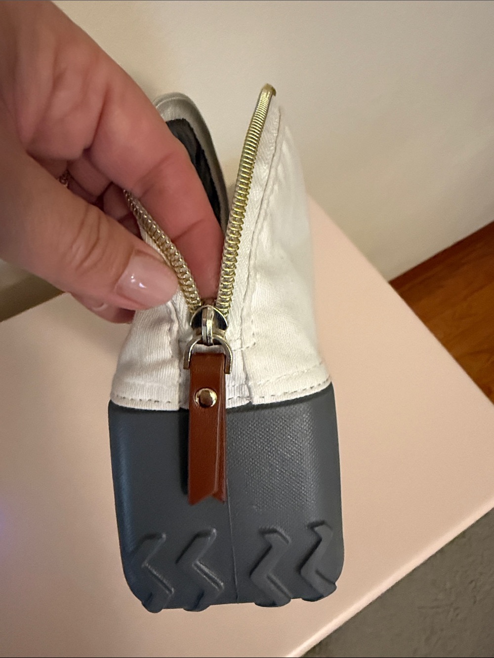 BOGG BAG White and Gray Cosmetic Pouch - Picture 4 of 4